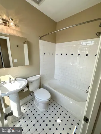 $3,200 | 1227 Linden Place Northeast, Washington, DC 20002