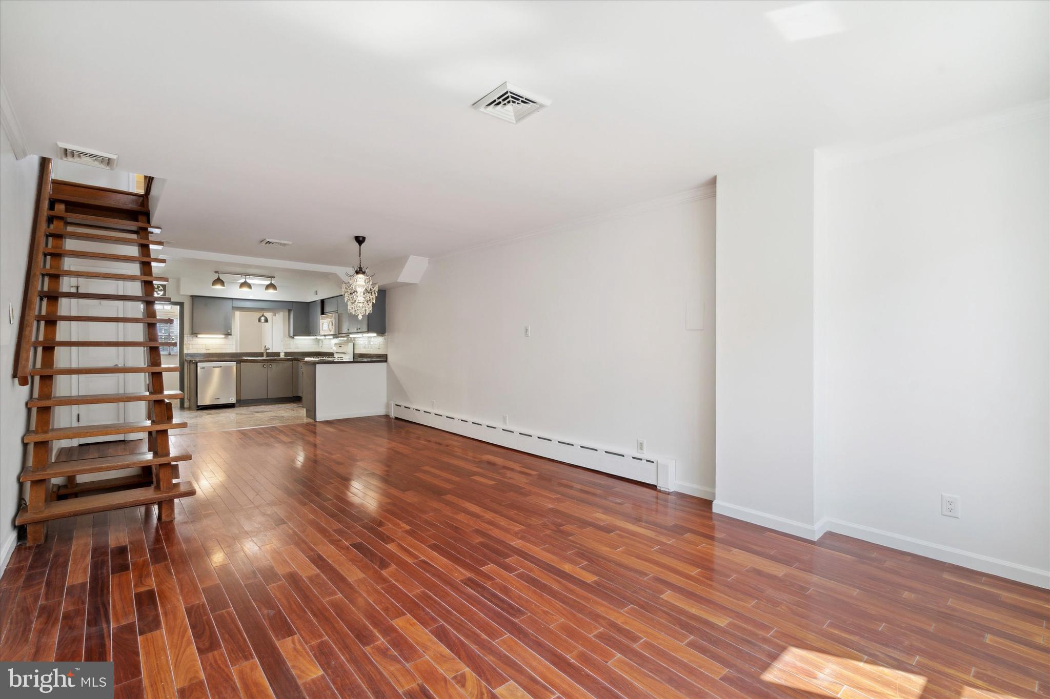 231 Tree Street Philadelphia, PA 19148 - Photo 3 of 16