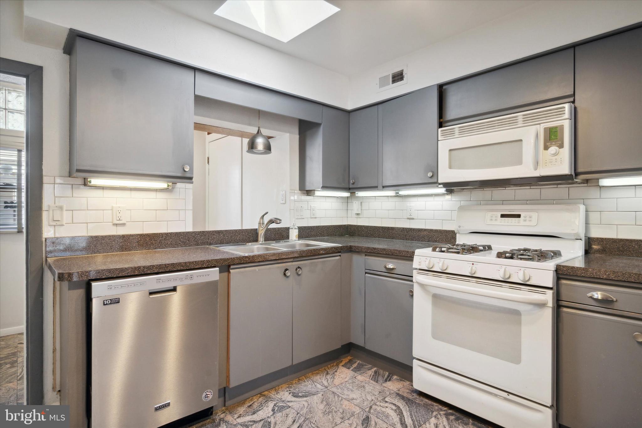 231 Tree Street Philadelphia, PA 19148 - Photo 7 of 16