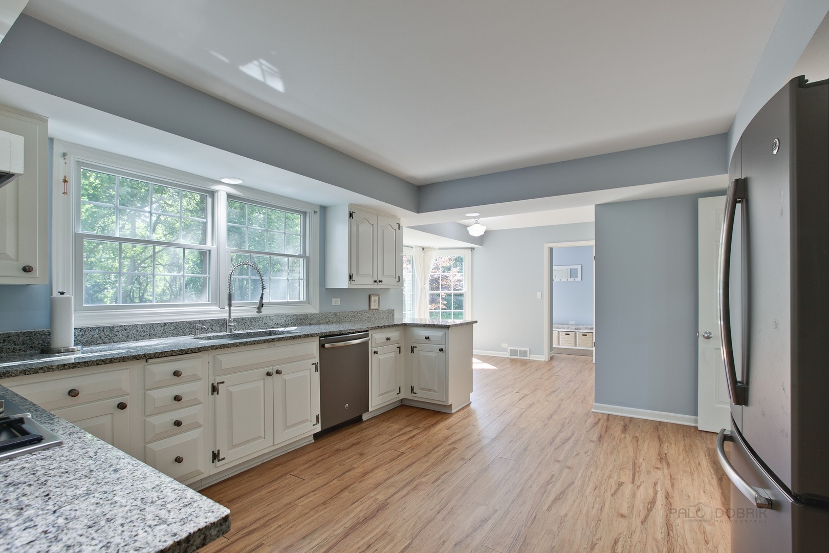 13 Forest Hills Road Lake Bluff, IL 60044 - Photo 13 of 24 a large kitchen with a wooden floor and a window
