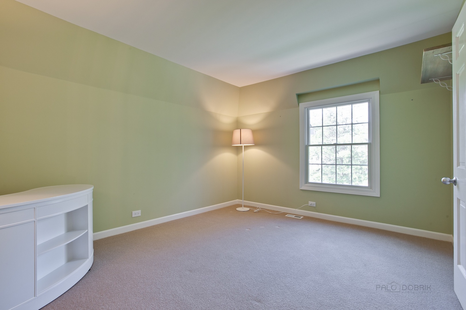 13 Forest Hills Road Lake Bluff, IL 60044 - Photo 21 of 24 an empty room with windows