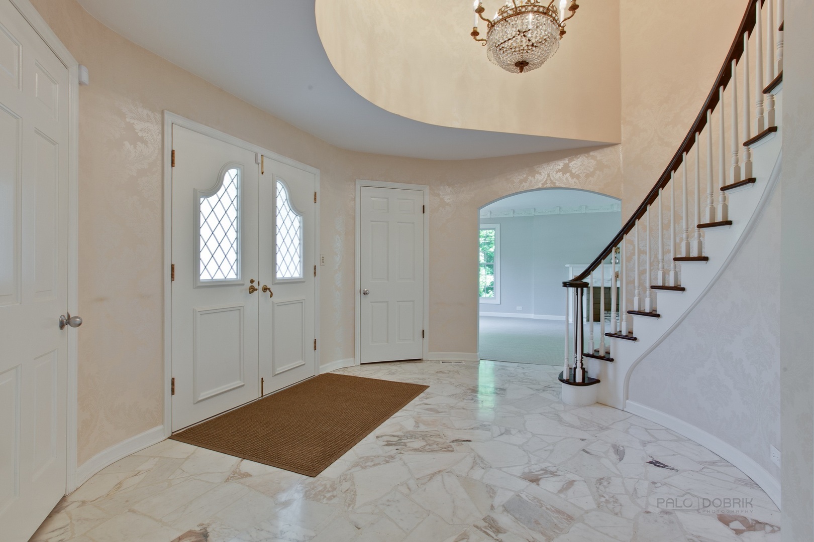13 Forest Hills Road Lake Bluff, IL 60044 - Photo 4 of 24 a view of an entryway