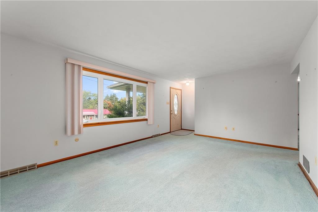 604 Davidson Drive Rochester, PA 15074 - Photo 8 of 25 an empty room with windows