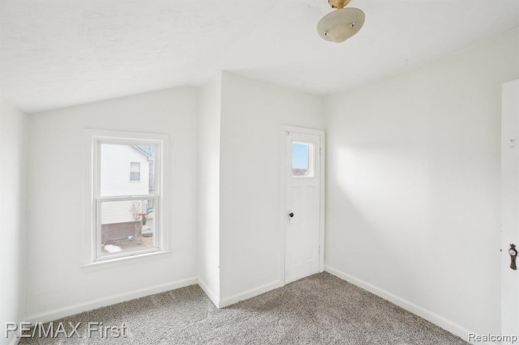 684 Creston Road Troy, MI 48085 - Photo 18 of 33
