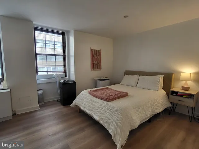$1,825 | 219-29 South 18th Street, Unit 703, Philadelphia, PA 19103