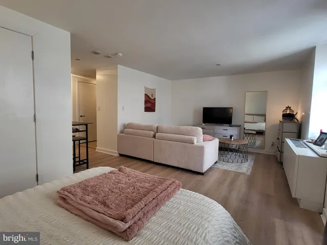 $1,825 | 219-29 South 18th Street, Unit 703, Philadelphia, PA 19103