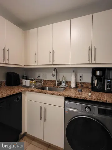 $1,825 | 219-29 South 18th Street, Unit 703, Philadelphia, PA 19103