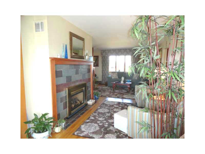 58 Point Road Portsmouth, RI 02871 - Photo 10 of 24 Living Room.