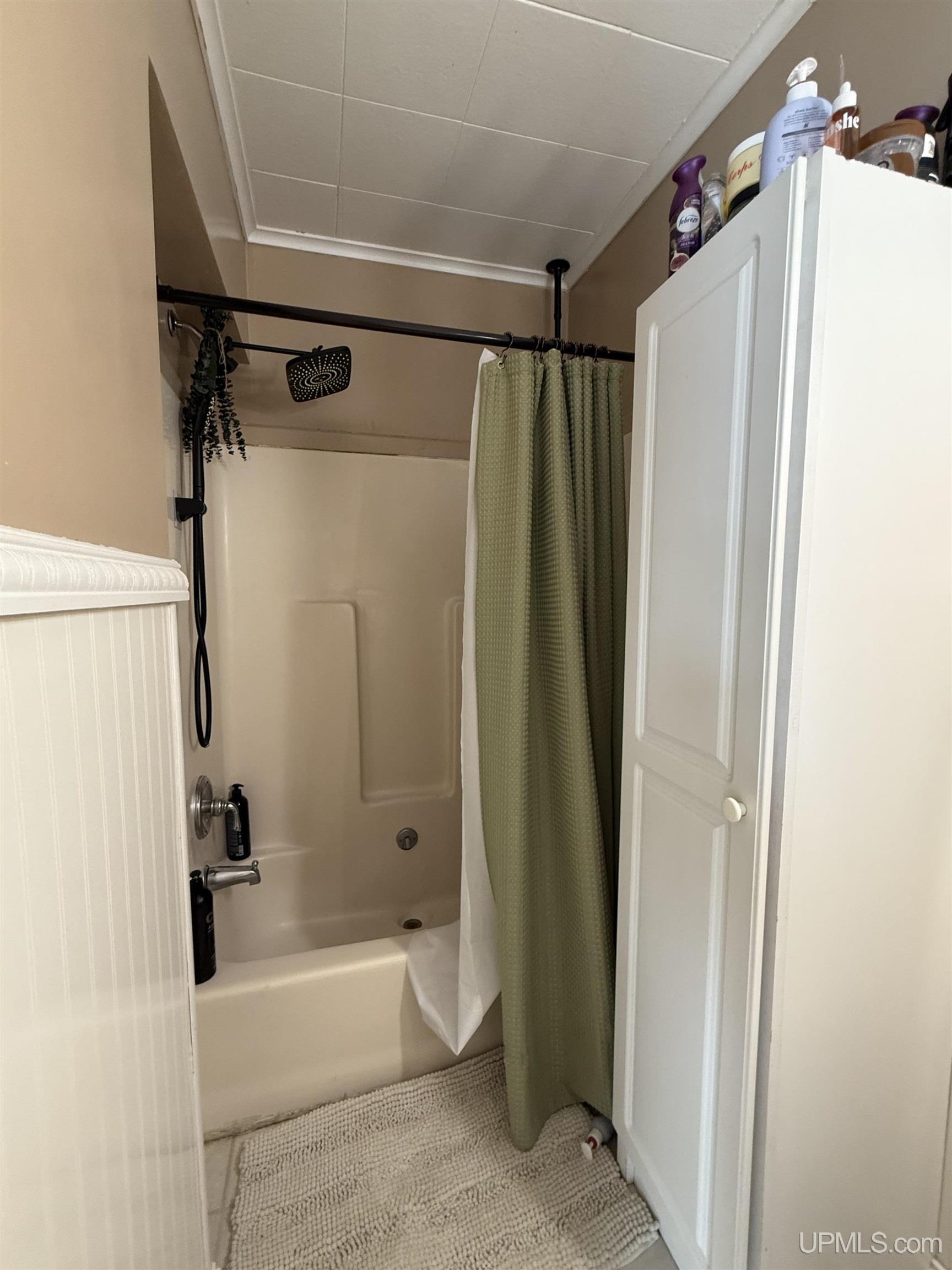 211 Wisconsin Avenue Gladstone, MI 49837 - Photo 13 of 36 Gallery Image 13
