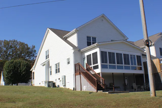 a view of a livingroom with furniture entryway and a window