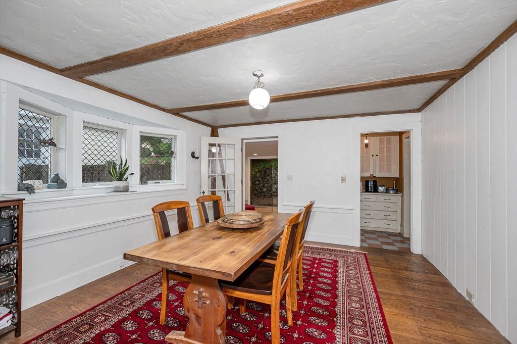 39 Holman Road Newton, MA 02466 - Photo 8 of 42
