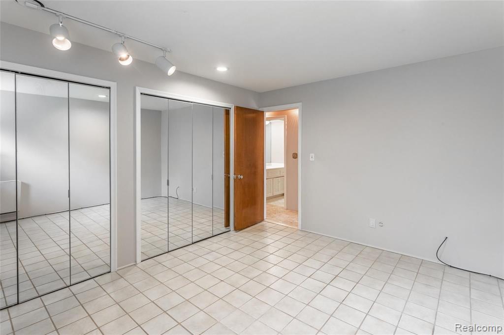 4041 West Maple Road, Unit 104 Bloomfield Hills, MI 48301 - Photo 21 of 25