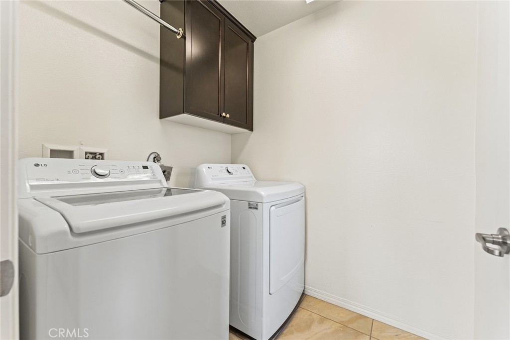 8022-8022 Sea Salt Avenue Fontana, CA 92336 - Photo 26 of 35 a utility room with dryer and washer