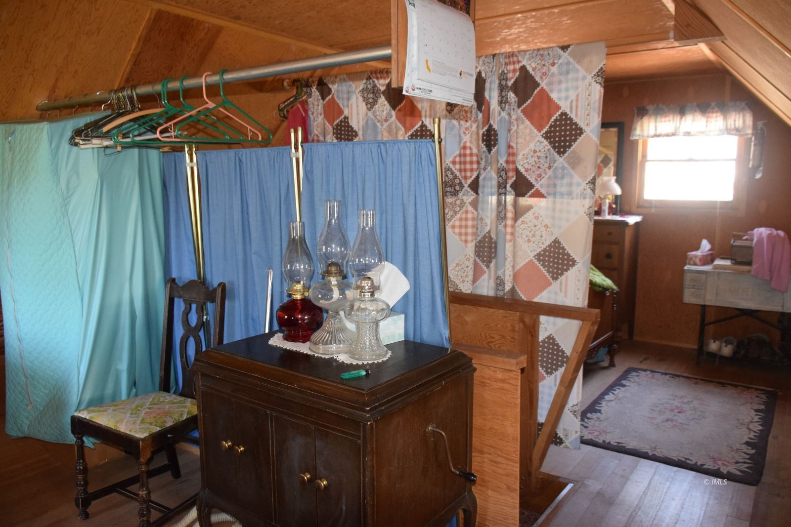 4 Whitney Portal Road Lone Pine, CA 93545 - Photo 15 of 20 a living room with a bed and furniture