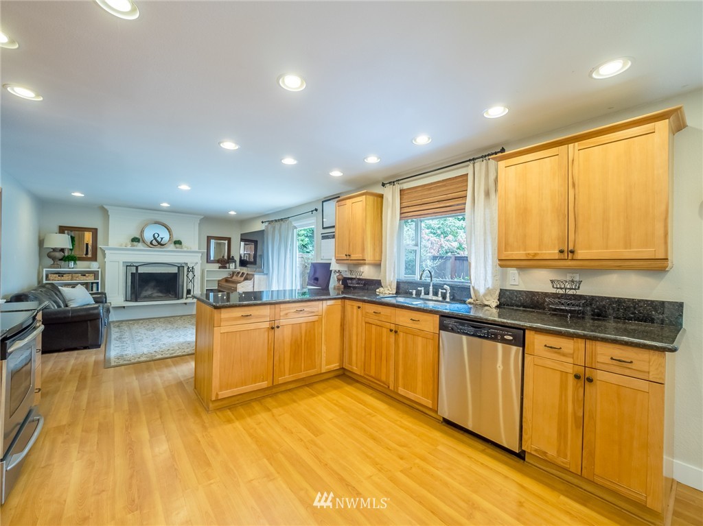 11803 Northeast 157th Street Bothell, WA 98011 - Photo 4 of 15 Gallery Image 4
