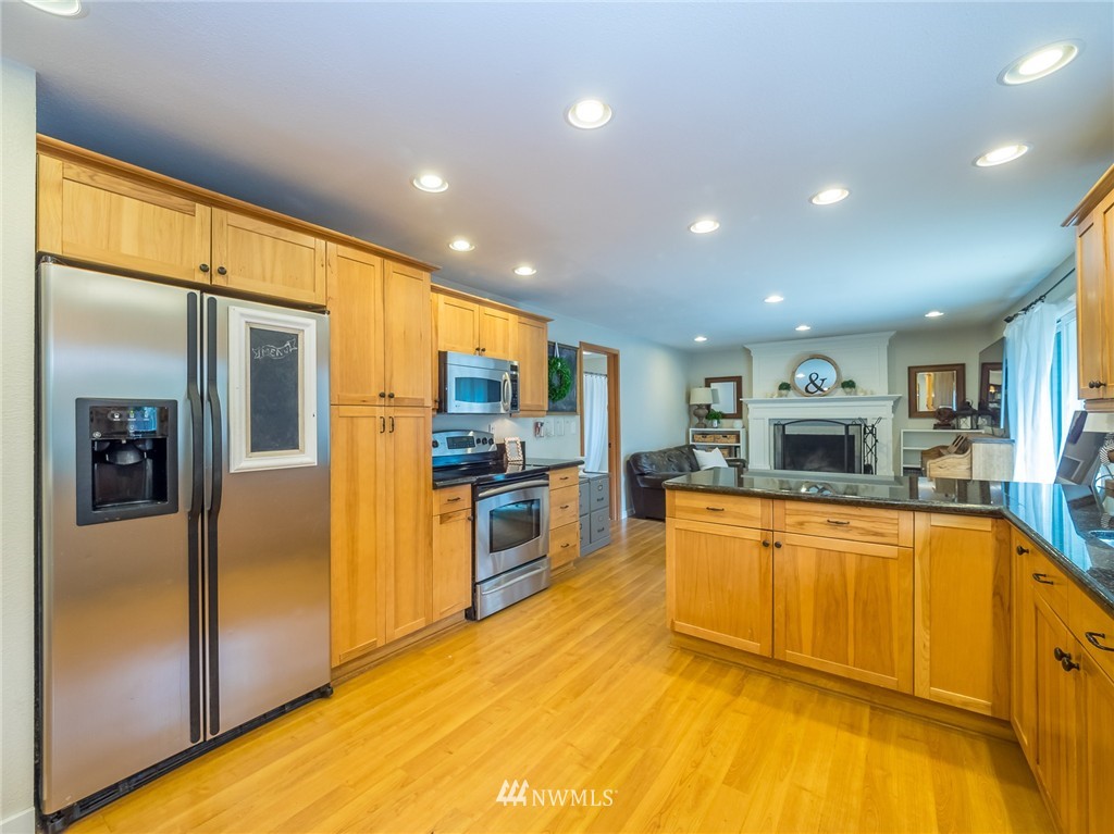 11803 Northeast 157th Street Bothell, WA 98011 - Photo 5 of 15 Gallery Image 5