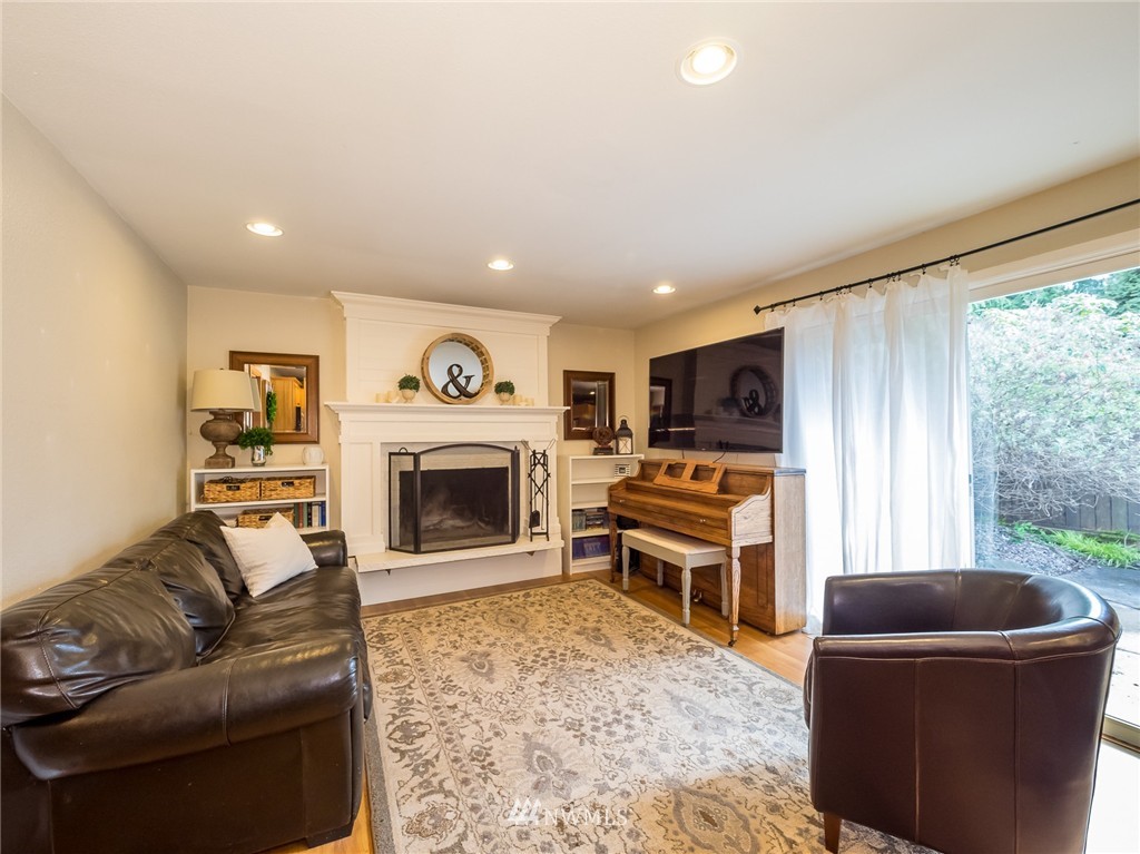 11803 Northeast 157th Street Bothell, WA 98011 - Photo 6 of 15 Gallery Image 6