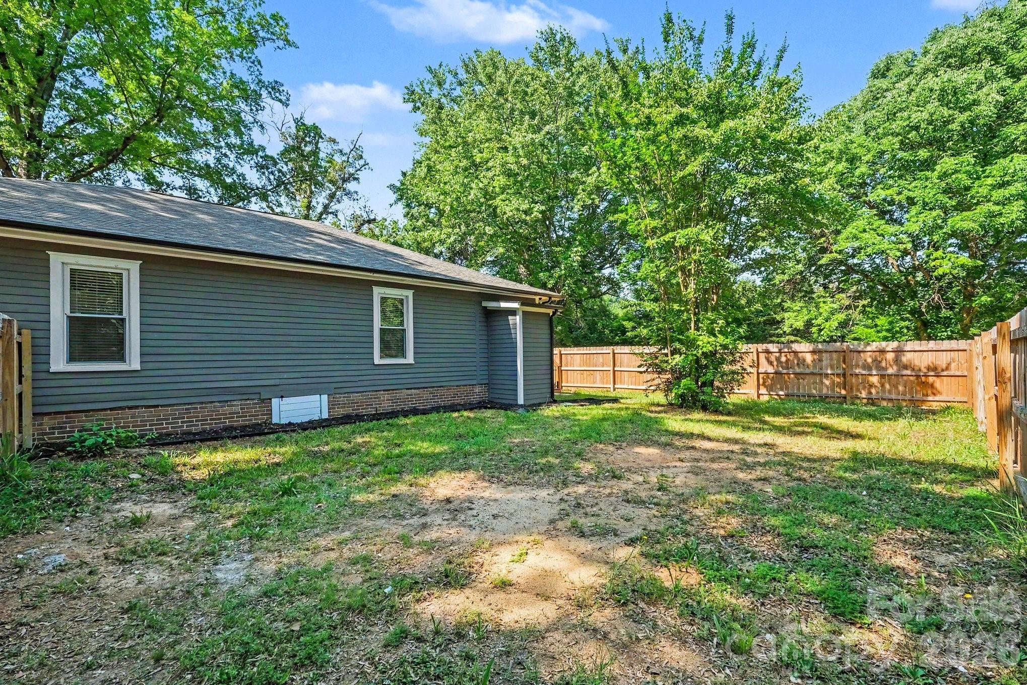 1601 Lawing Road Charlotte, NC 28216 - Photo 28 of 35 Gallery Image 28