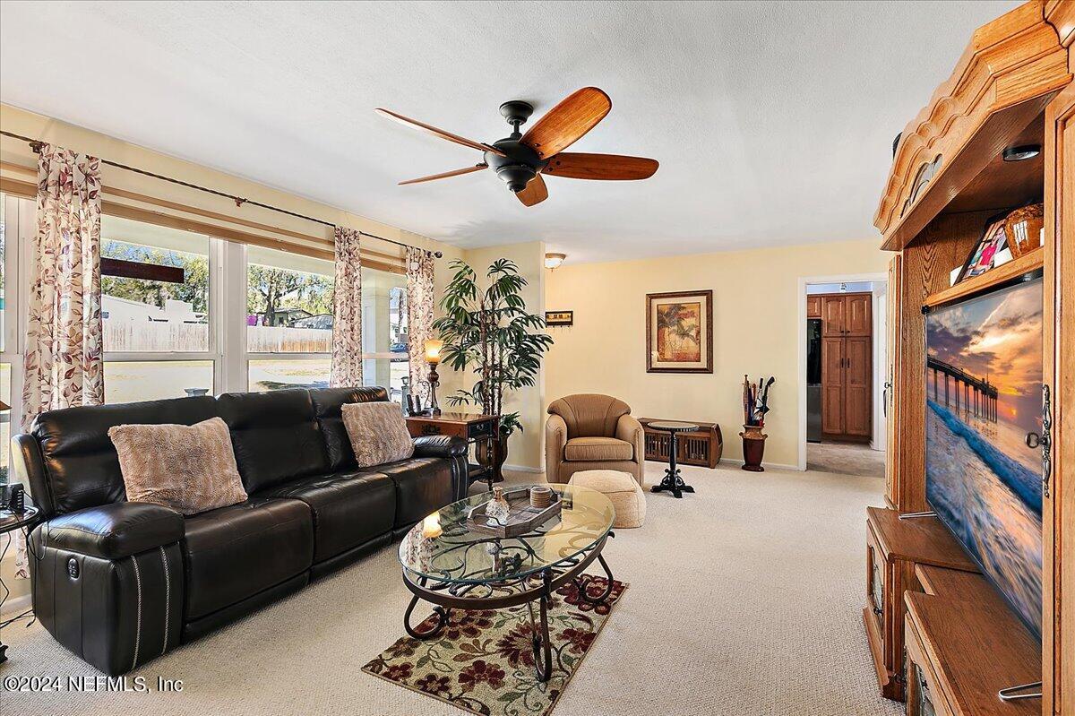 6712 Nightingale Road South Jacksonville, FL 32216 - Photo 3 of 22 6712 Nightingale-Living Room