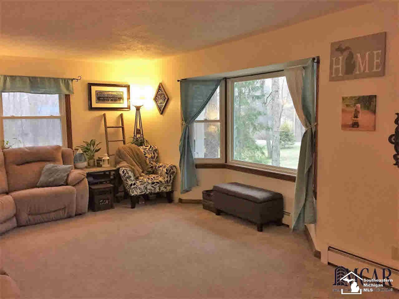 13046 West Dunbar Road Dundee, MI 48131 - Photo 13 of 21 Bay window in living room
