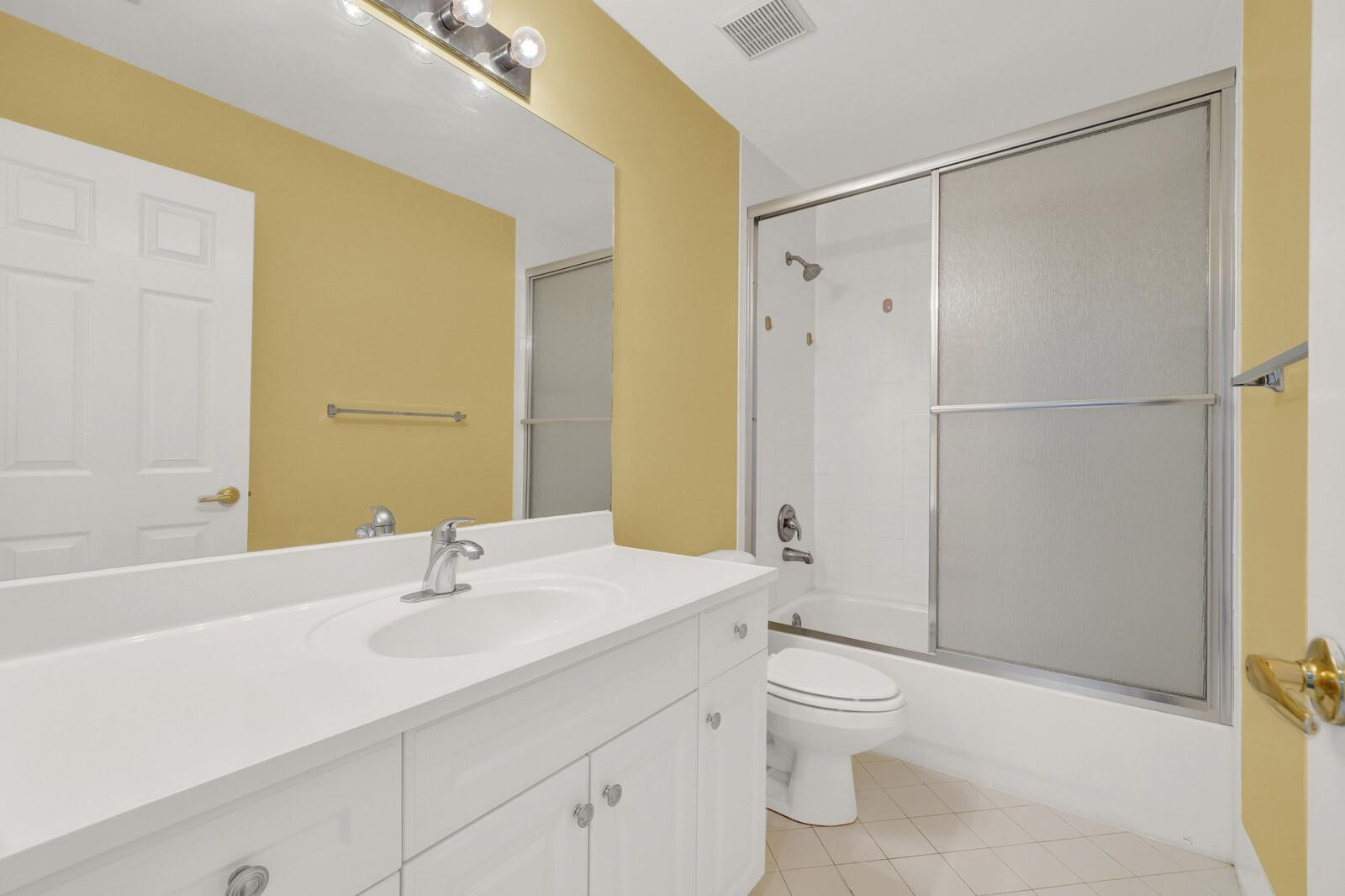10120 Boca Palm Drive Boca Raton, FL 33498 - Photo 15 of 21 GUEAT BATHROOM UPSTAIRS