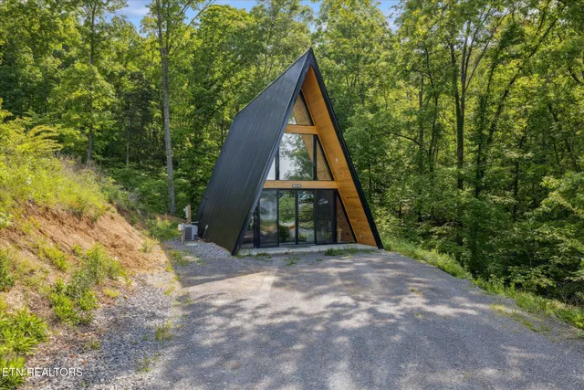 $299,999 | 1094 Highway 25E, Newport, TN 37821