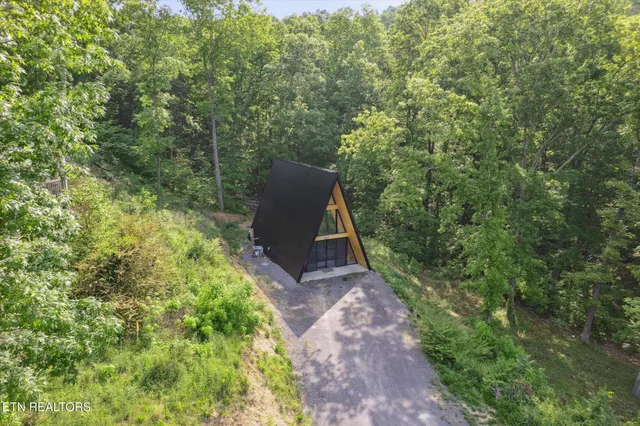 $299,999 | 1094 Highway 25E, Newport, TN 37821