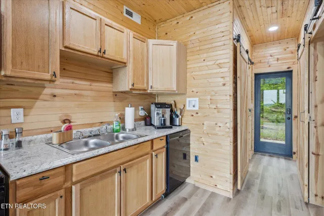 $299,999 | 1094 Highway 25E, Newport, TN 37821