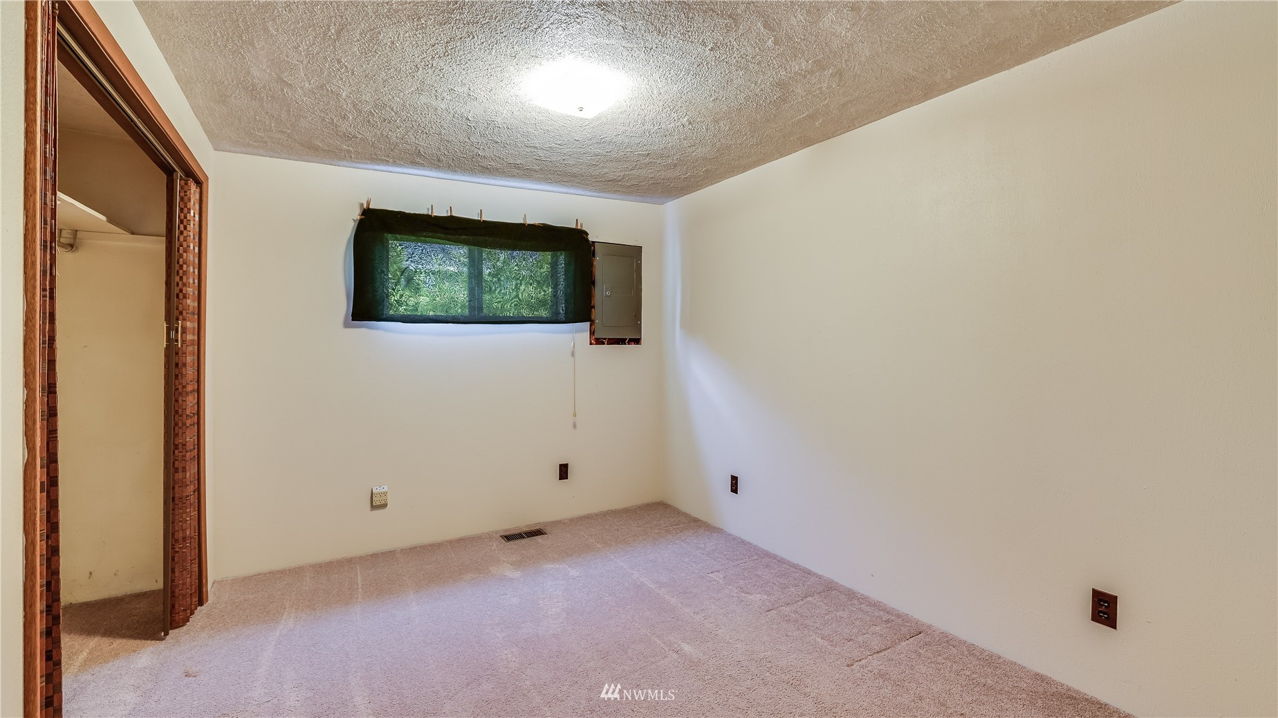 623 Southwest 126th Street Seattle, WA 98146 - Photo 16 of 28 Gallery Image 16