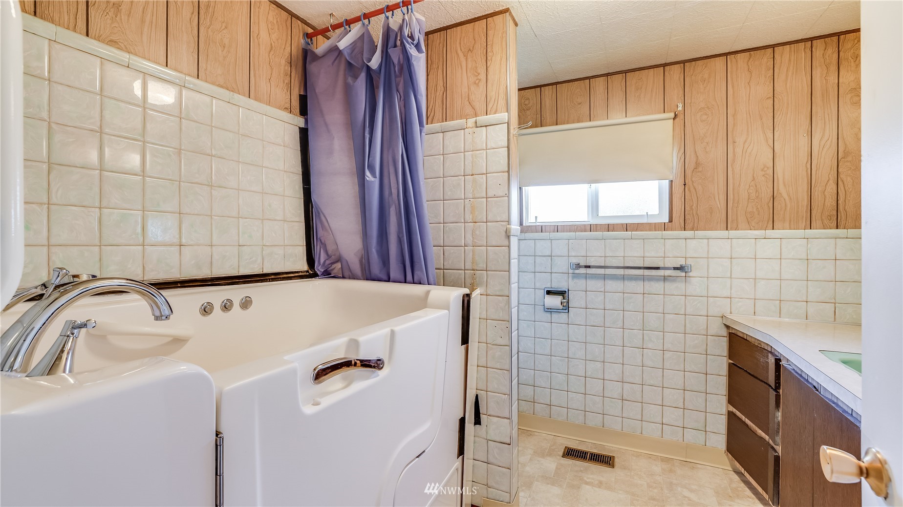 623 Southwest 126th Street Seattle, WA 98146 - Photo 18 of 28 Gallery Image 18