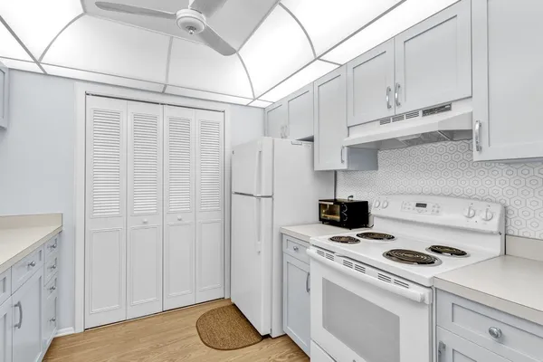 $2,000 | 18 Plantation Drive, Unit 206, Vero Beach, FL 32966