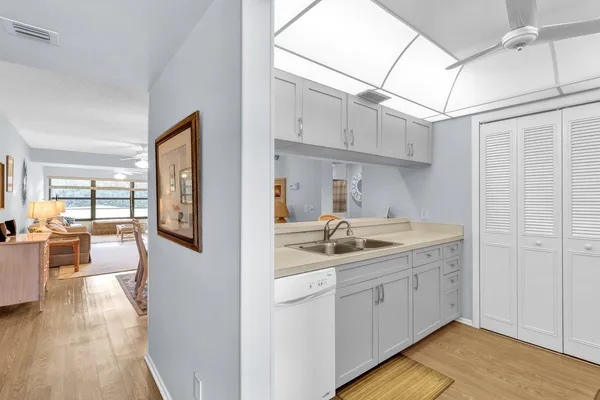 $2,000 | 18 Plantation Drive, Unit 206, Vero Beach, FL 32966