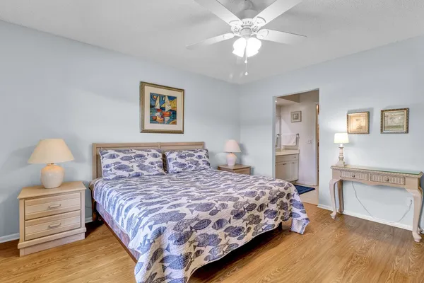 $2,000 | 18 Plantation Drive, Unit 206, Vero Beach, FL 32966