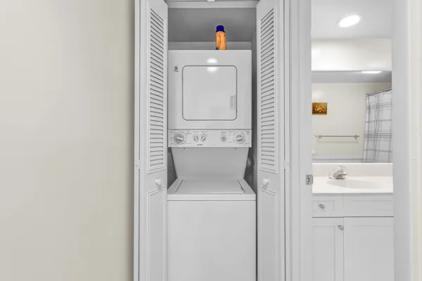 $2,000 | 18 Plantation Drive, Unit 206, Vero Beach, FL 32966