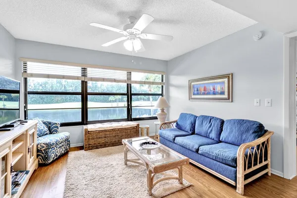 $2,000 | 18 Plantation Drive, Unit 206, Vero Beach, FL 32966