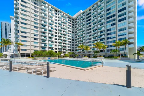 $399,000 | 1200 West Avenue, Unit 316, Miami Beach, FL 33139