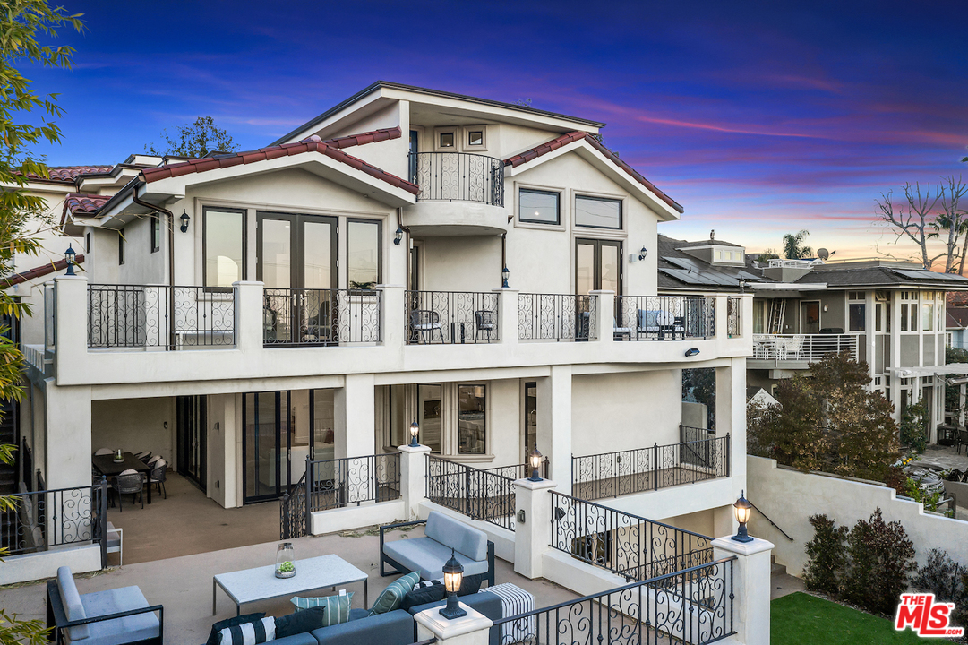 1014 Berkeley Street Santa Monica, CA 90403 - Photo 2 of 54