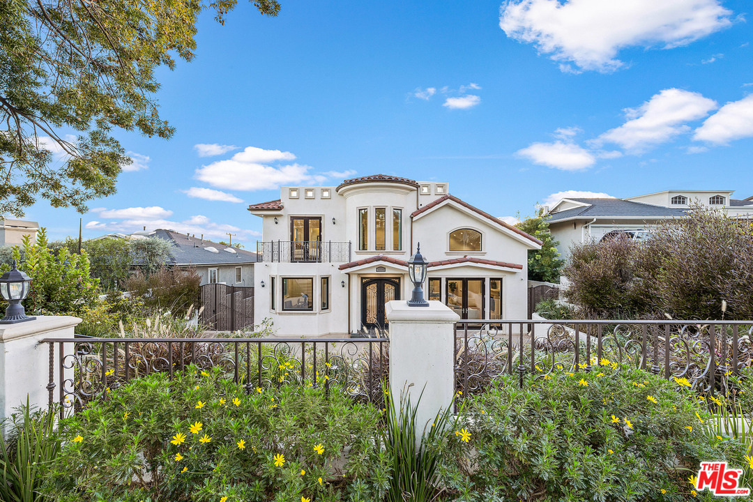 1014 Berkeley Street Santa Monica, CA 90403 - Photo 4 of 54