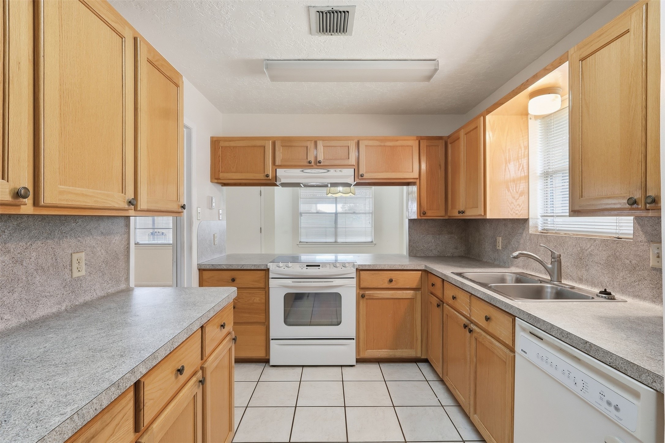10110 Shell Rock Road La Porte, TX 77571 - Photo 10 of 24 Gallery Image 10