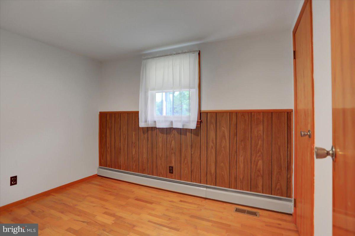 8275 Tomstown Road Waynesboro, PA 17268 - Photo 15 of 32 Gallery Image 15