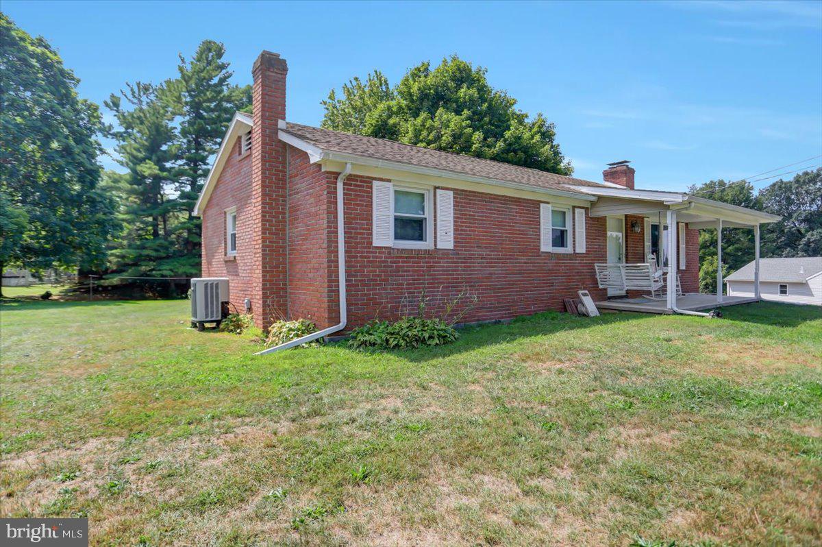 8275 Tomstown Road Waynesboro, PA 17268 - Photo 4 of 32 Gallery Image 4