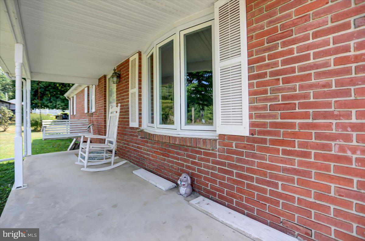 8275 Tomstown Road Waynesboro, PA 17268 - Photo 5 of 32 Gallery Image 5