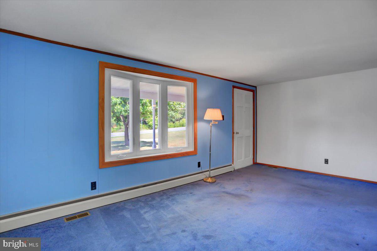 8275 Tomstown Road Waynesboro, PA 17268 - Photo 7 of 32 Gallery Image 7