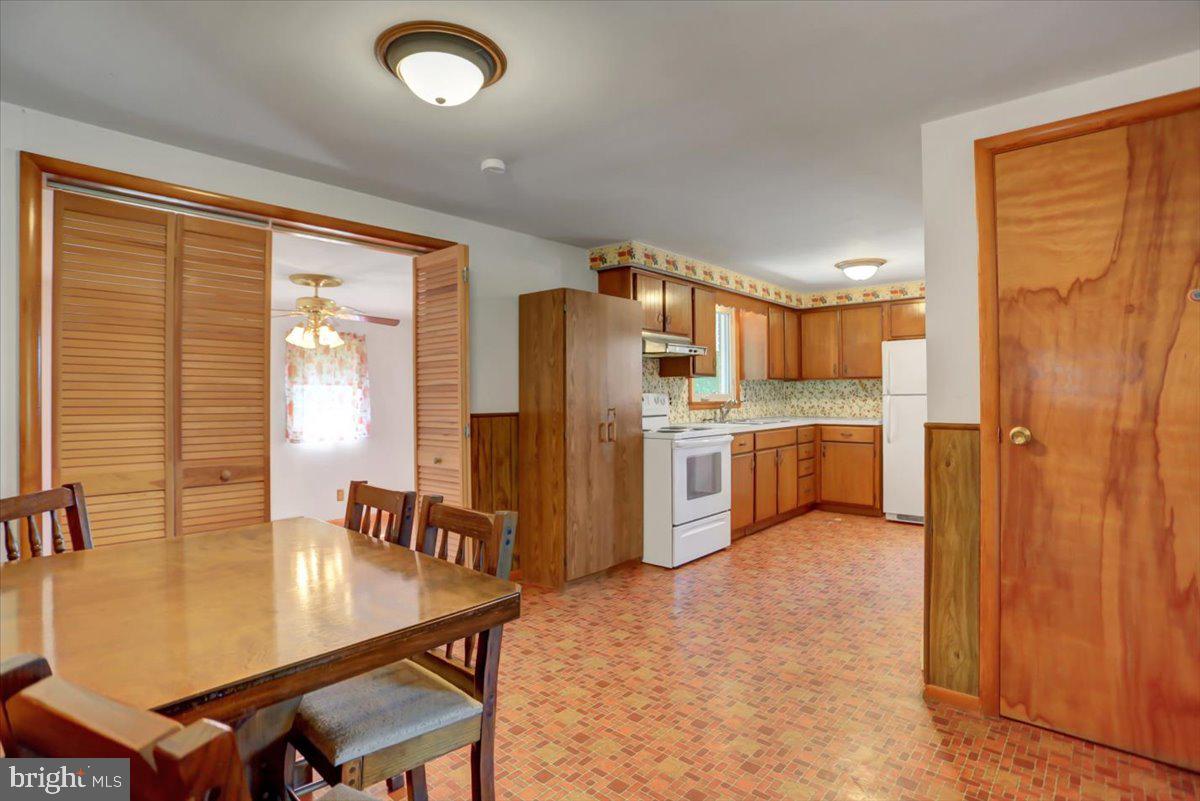 8275 Tomstown Road Waynesboro, PA 17268 - Photo 8 of 32 Gallery Image 8