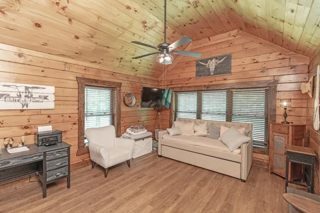 $950,000 | 4210 Highway 76, Cottontown, TN 37048