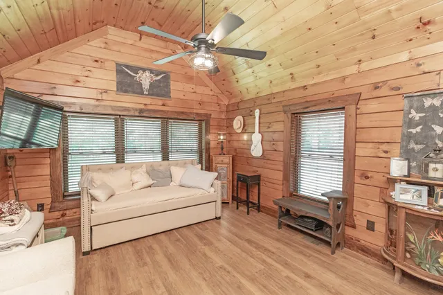 $950,000 | 4210 Highway 76, Cottontown, TN 37048