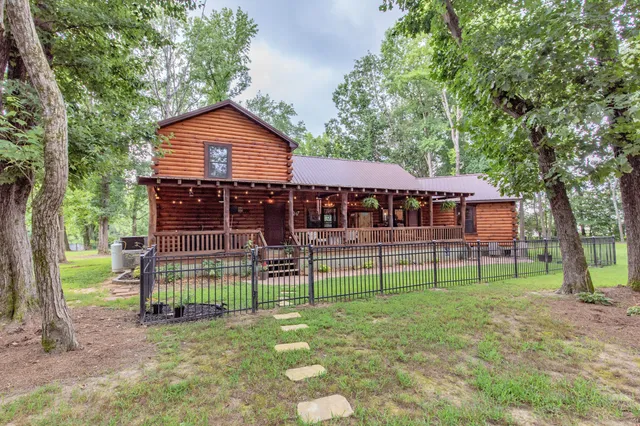 $950,000 | 4210 Highway 76, Cottontown, TN 37048