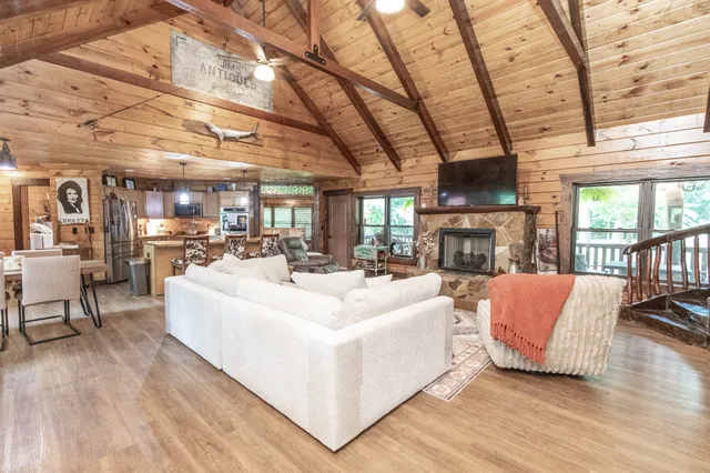 $950,000 | 4210 Highway 76, Cottontown, TN 37048