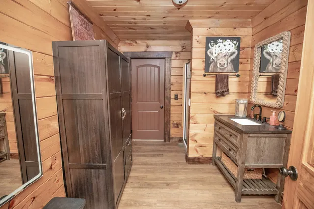 $950,000 | 4210 Highway 76, Cottontown, TN 37048