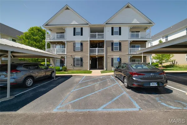 $199,900 | 4101 Spring River Drive, Unit 1B, O'Fallon, MO 63368